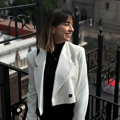 Portrait photo of Carolina Barquera Ruanova, Bilingual Multidisciplinary Designer.